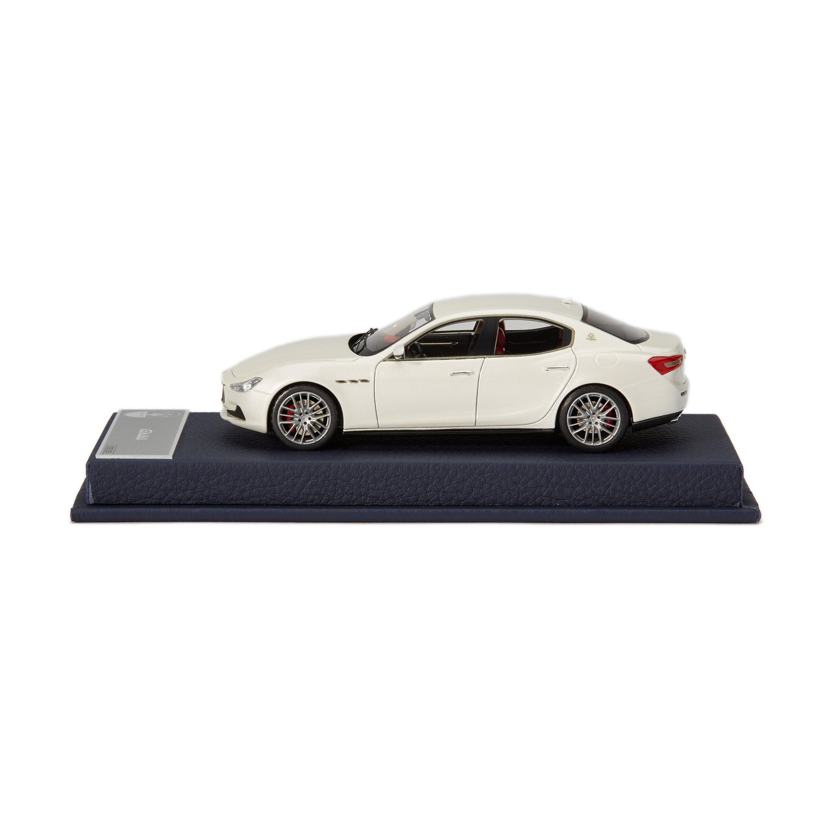 Maserati Ghibli ホワイト 1/43 ミニカー 1:43 Ghibli MY14 Bianco Alpi – MaseratiStore