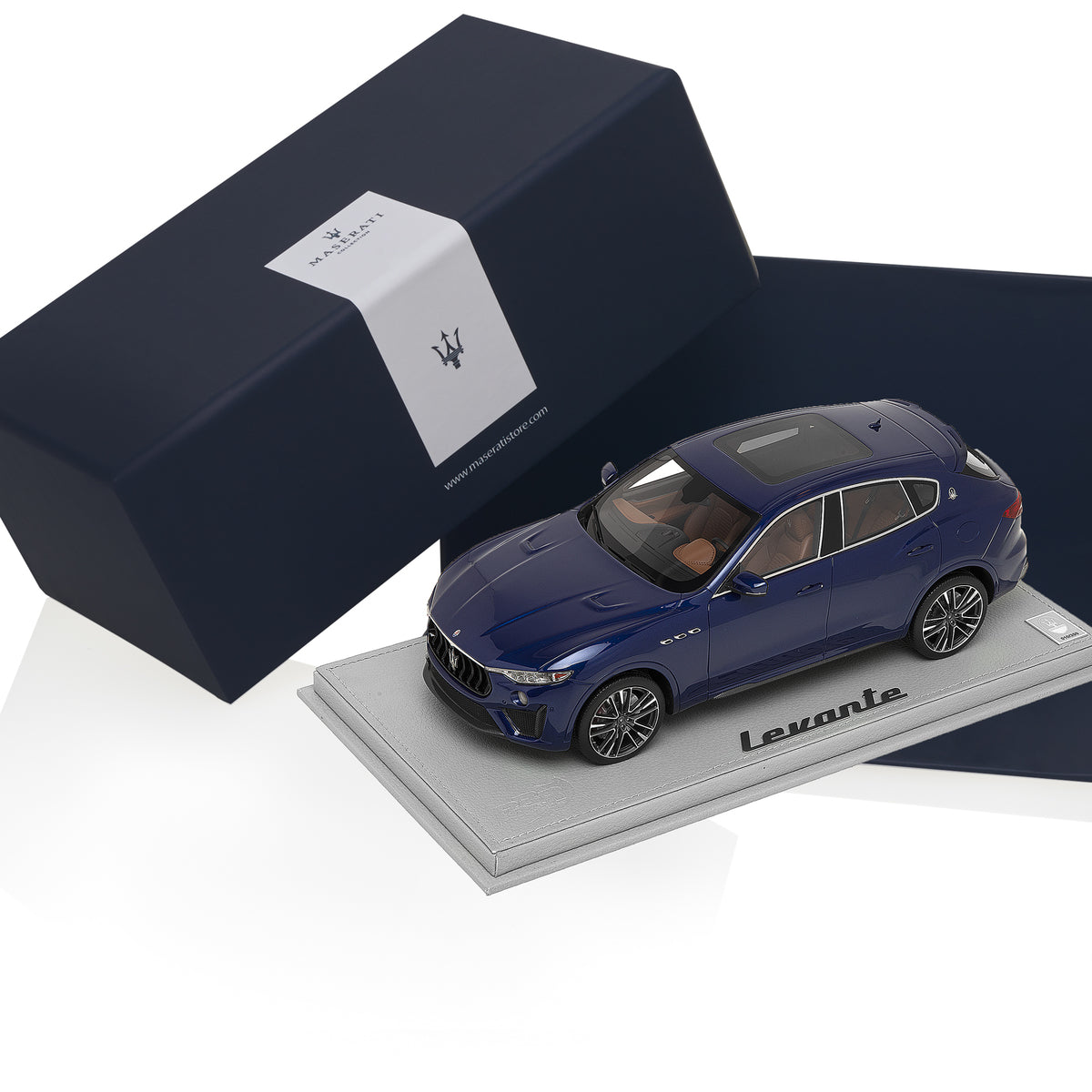 Maserati Levante ミニカー 1/18 ダークブルー 920018097_4_1200x.jpg?v=1652204943